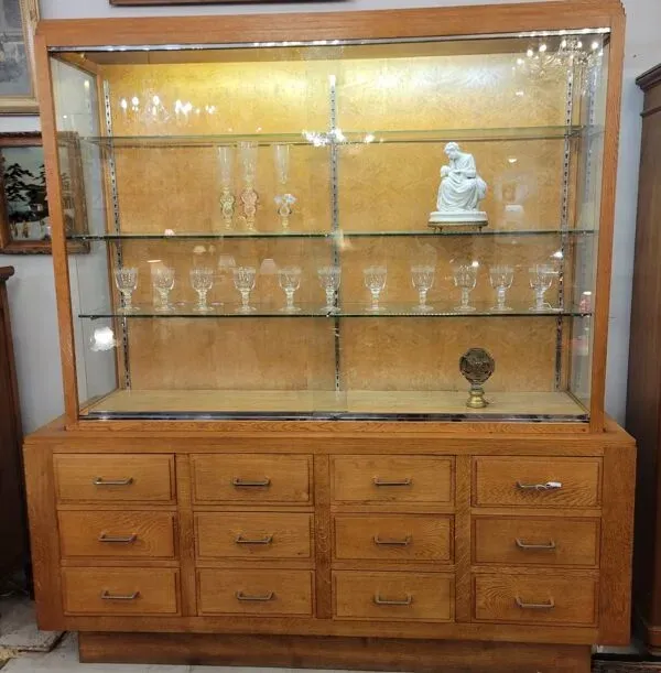 Illustration numéro 2 du produit Grande vitrine de magasin