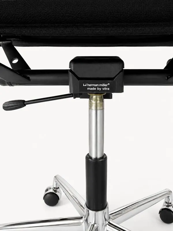 Illustration numéro 2 du produit Chaise de bureau Eames EA 119 par Vitra / Herman Miller