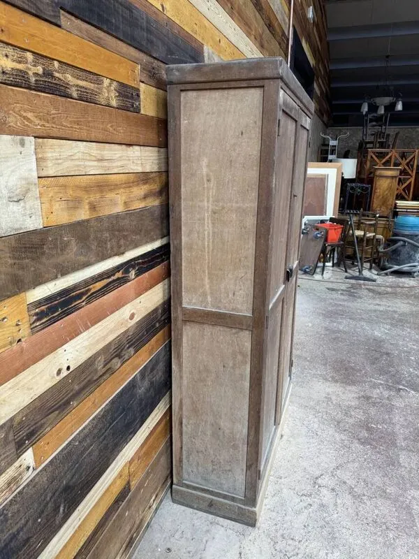 Illustration numéro 2 du produit Armoire de magasin 1940 - Chêne - Meuble de métier authentique