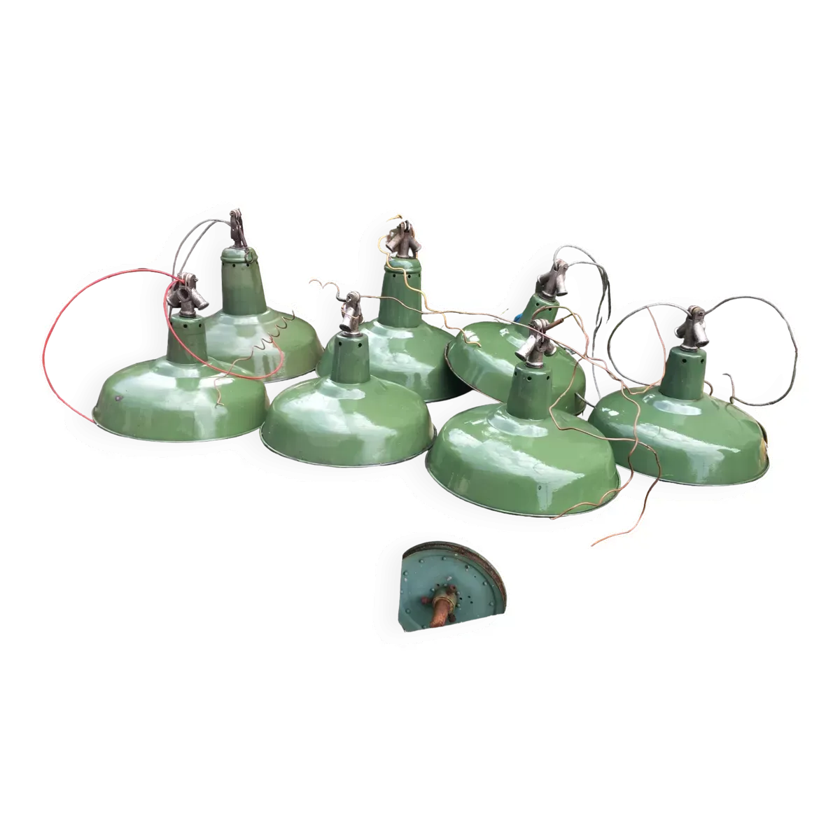 Illustration numéro 2 du produit Lot de 7 lampes industrielles verts en bon état, années 1970