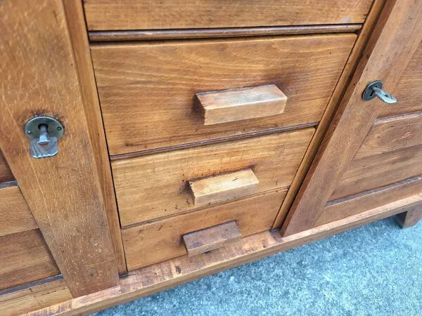 Illustration numéro 2 du produit Buffet René Gabriel, meuble reconstruction dit de sinistrés