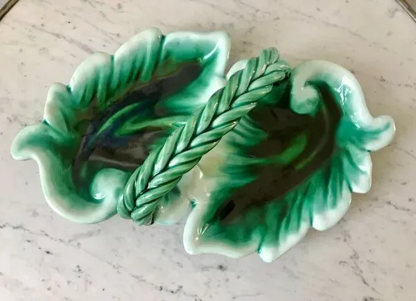 Illustration numéro 2 du produit présentoir en céramique / barbotine modèle feuille années 60-70