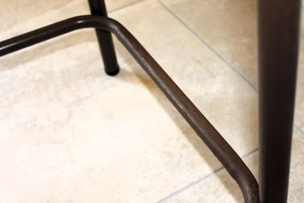 Illustration numéro 2 du produit Tabouret  vintage industriel d’école