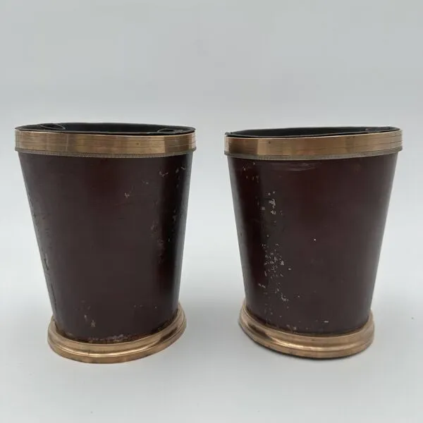 Illustration numéro 2 du produit Paire de Cache-Pots en Tôle Peinte et Laiton, Décor de Paysages Bucoliques,