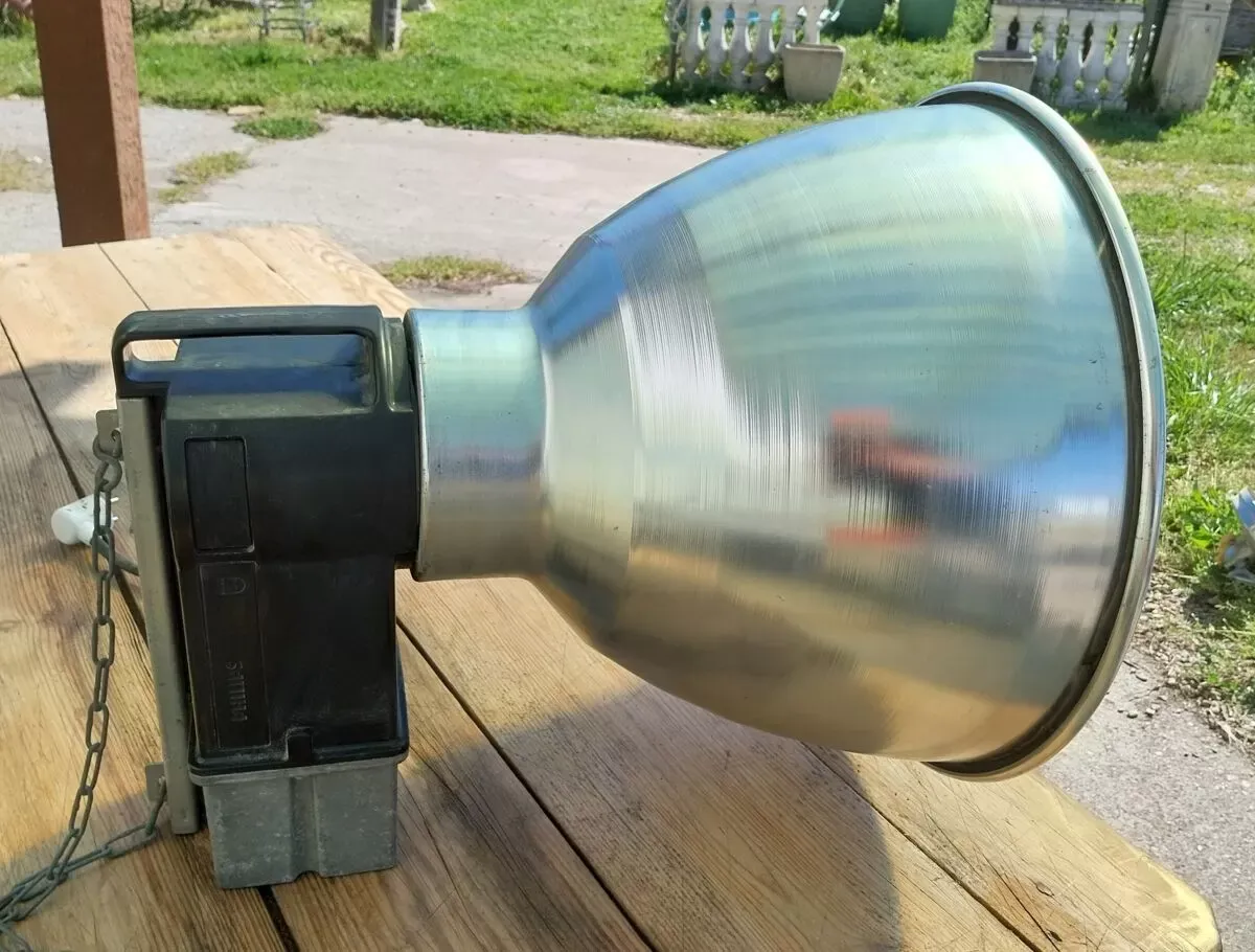 Illustration numéro 2 du produit Lampe industrielle Philips