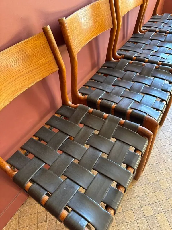 Illustration numéro 2 du produit Chaises 993 Tipi pour Montina