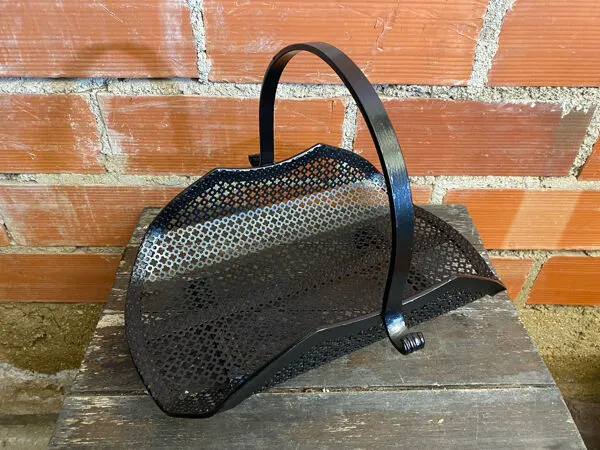 Illustration numéro 2 du produit Porte Bûches Ancien Cheminée Fer Forgé + Tôle Perforé Noir Vintage #D6