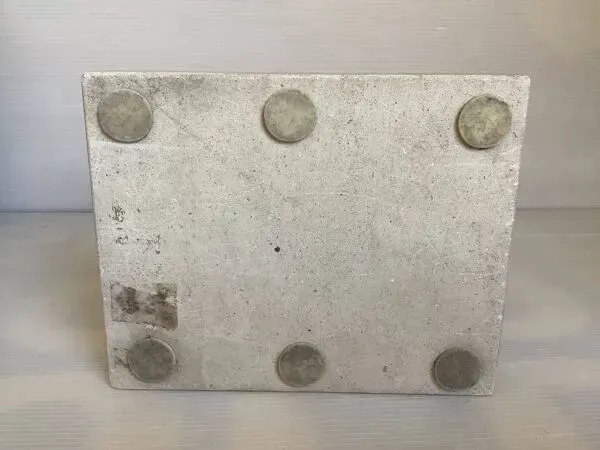 Illustration numéro 2 du produit Vide poche cendrier en pierre