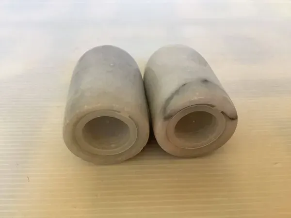 Illustration numéro 2 du produit Sel et poivre marbre