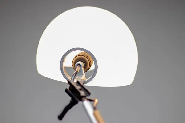 Illustration numéro 2 du produit Lampadaire Aggregato a été conçu par Enzo Mari et G. Fassina pour Artemide
