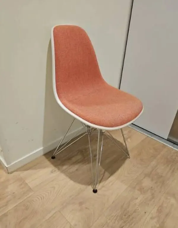 Illustration numéro 2 du produit 3 chaises Vitra