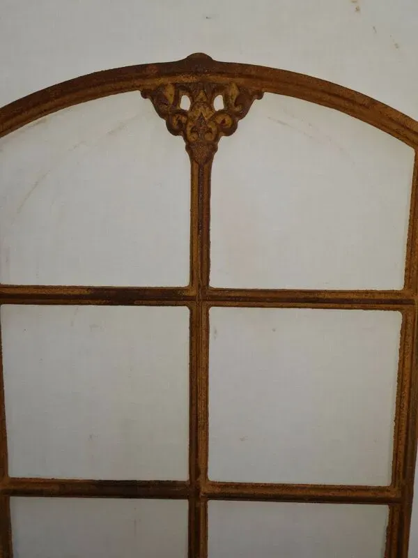 Illustration numéro 2 du produit Fenêtre en fonte