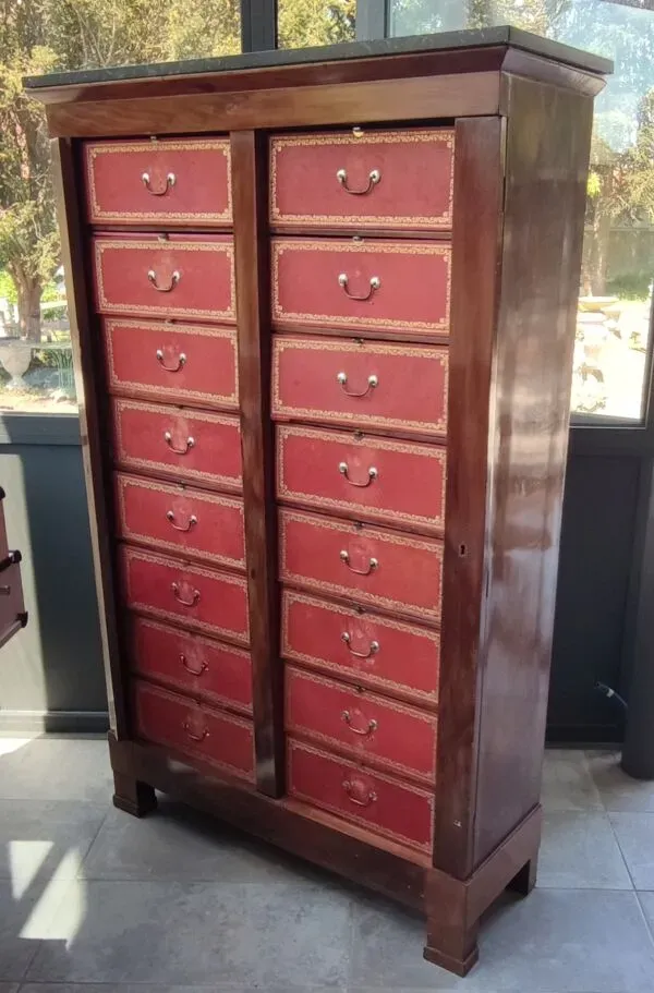 Illustration numéro 2 du produit Meuble de rangement cartonnier