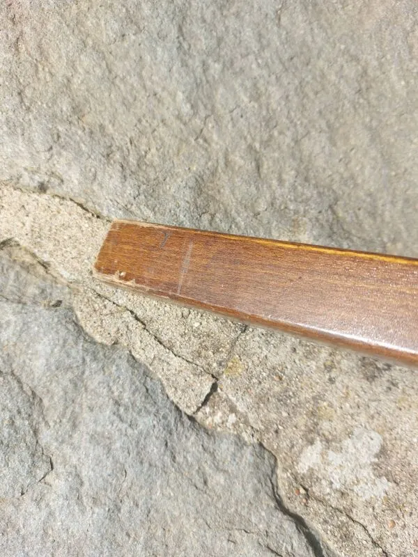 Illustration numéro 2 du produit portemanteau perroquet, en bois de teinte foncée