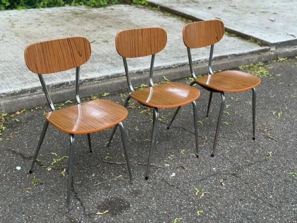 Illustration numéro 2 du produit 3 chaises en formica Mid-Century Modern des années 1950