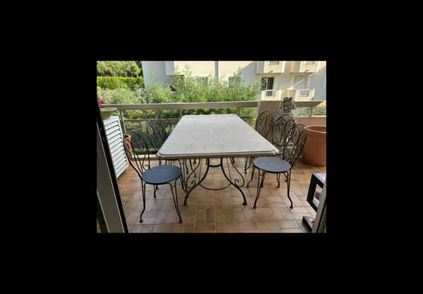 Illustration numéro 2 du produit Ensemble table+6 chaises