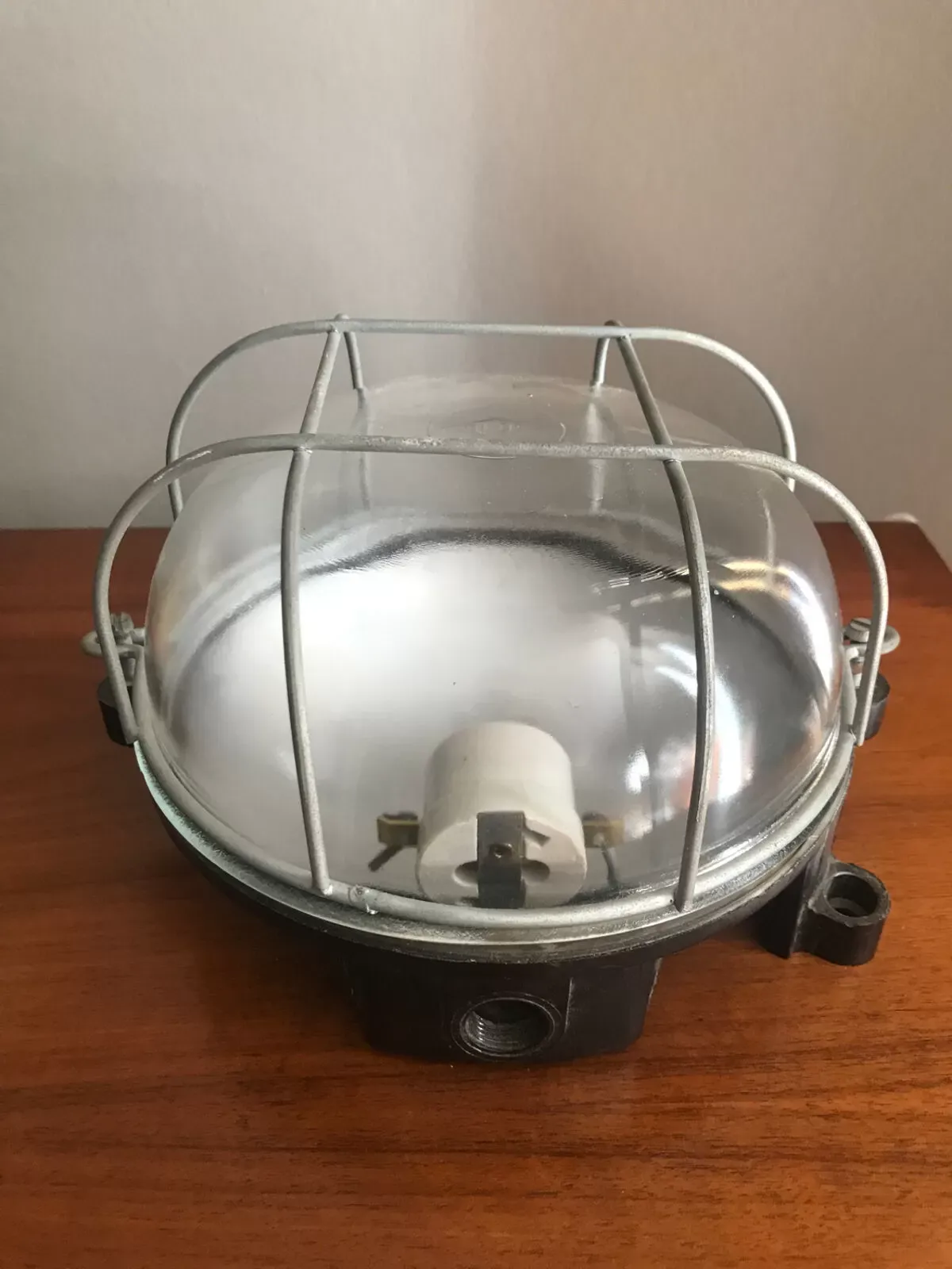 Illustration numéro 2 du produit Applique industriel bloc