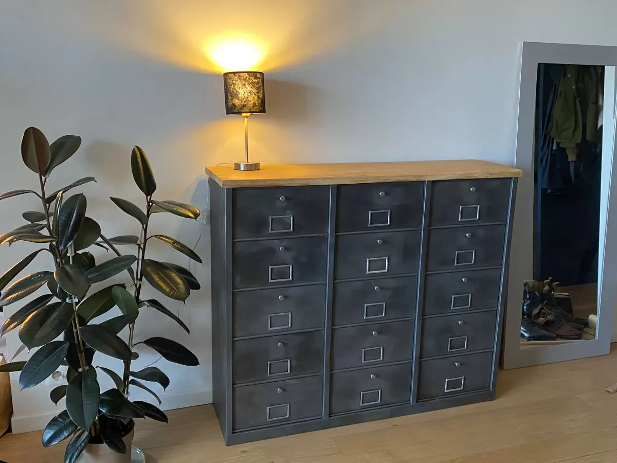 Illustration numéro 2 du produit Meuble de rangement industriel Vandex Ronéo 15 clapets bois métal