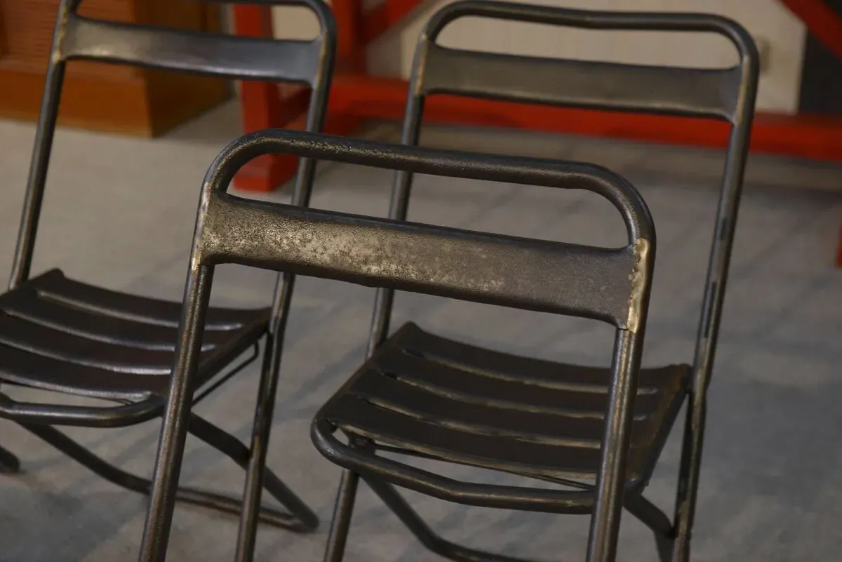 Illustration numéro 2 du produit Lot de 6 Chaises pliantes industrielles assemblage par brasure 1950