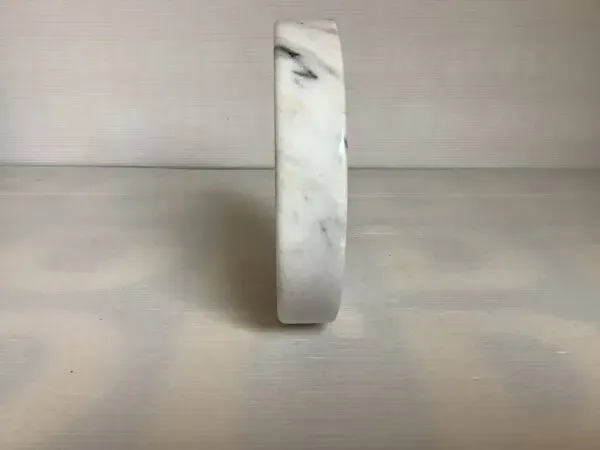 Illustration numéro 2 du produit Cendrier vide poche marbre gris blanc