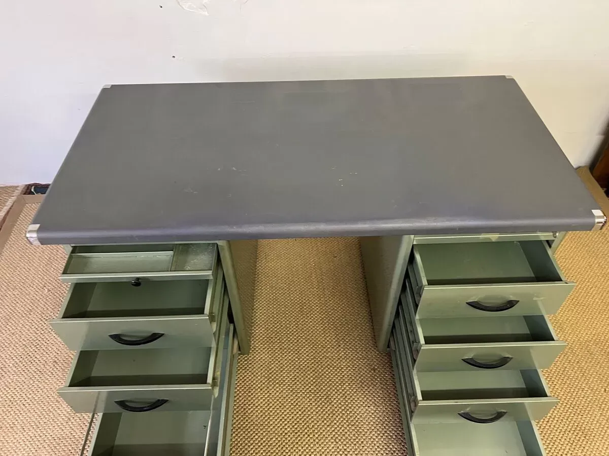 Illustration numéro 2 du produit Bureau industriel