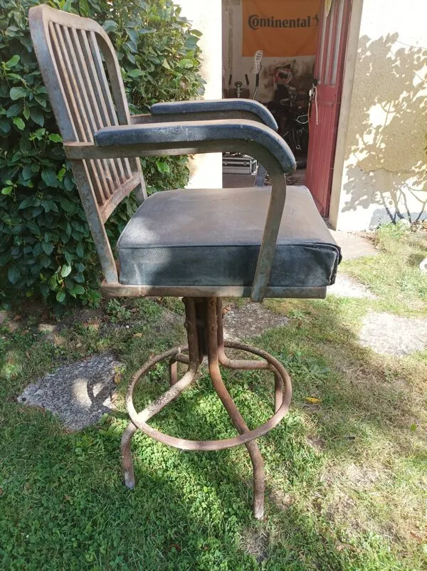 Illustration numéro 2 du produit Chaise industrielle