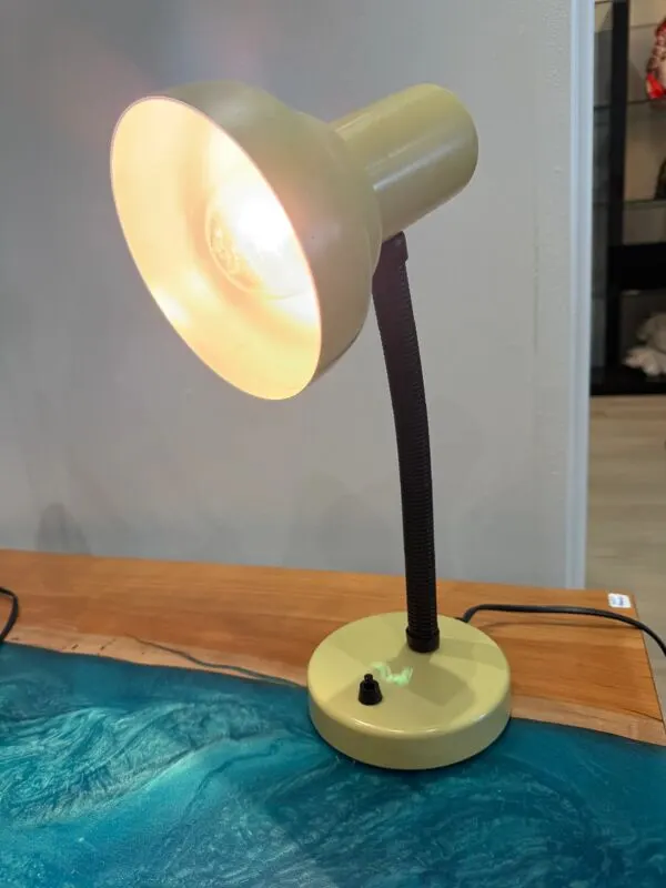 Illustration numéro 2 du produit Lampe de bureau vintage articulée – design années 70 – style industriel