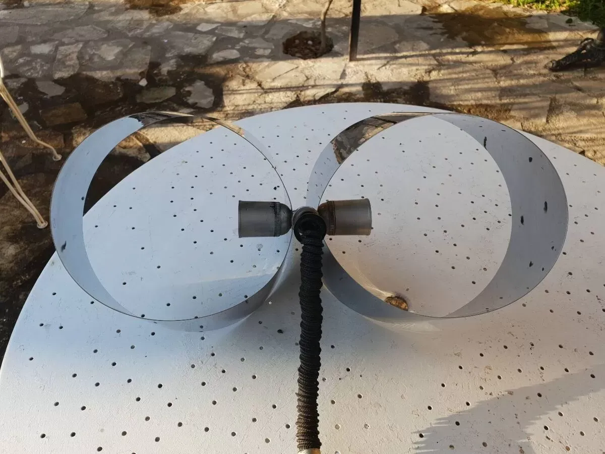 Illustration numéro 2 du produit Lustre en inox 1970