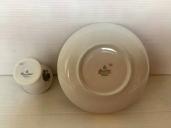 Illustration numéro 2 du produit Coquetier grenouille et fleurs bavaria Germany