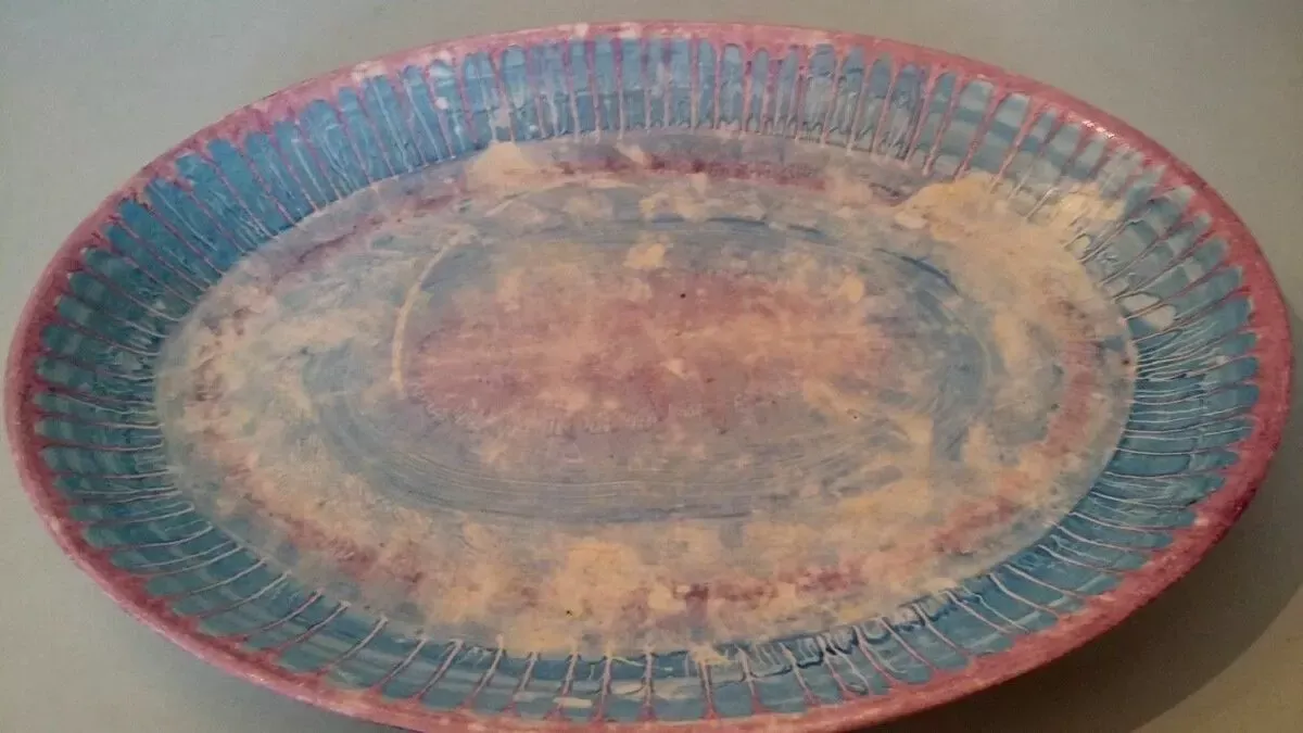 Illustration numéro 2 du produit Plat ovale vintage faïence Industria Argentina Haretord signé