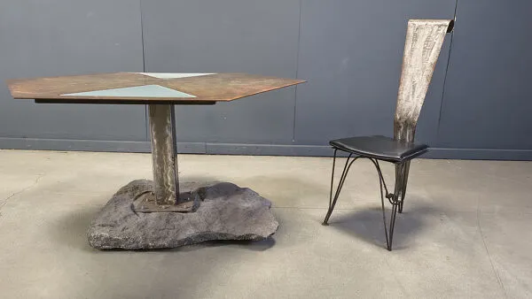 Illustration numéro 2 du produit Ensemble de salle à manger en acier et pierre fait main, années 1970