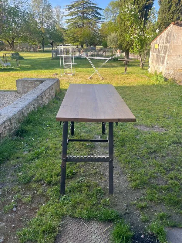 Illustration numéro 2 du produit Console type industriel, plateau en chêne et structure métallique