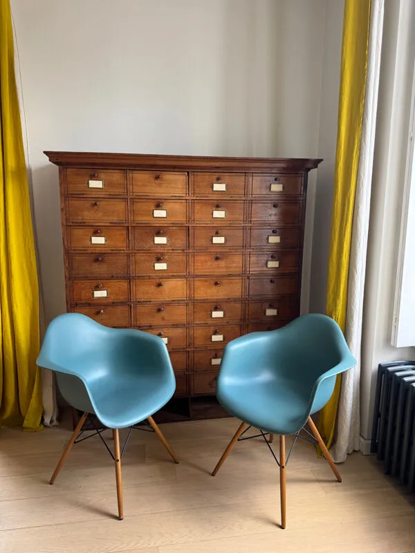 Illustration numéro 2 du produit 2 fauteui Vitra par Eames