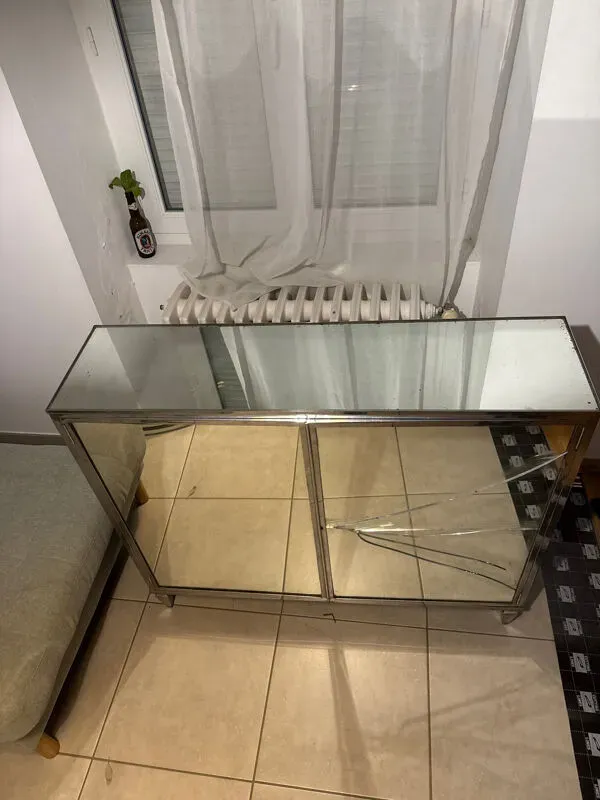 Illustration numéro 2 du produit Meuble de métier entièrement miroir