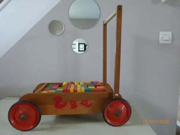 Illustration numéro 2 du produit Chariot en bois