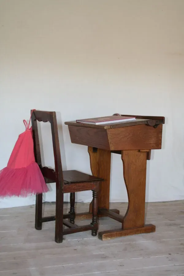 Illustration numéro 2 du produit Le bureau d'Egard