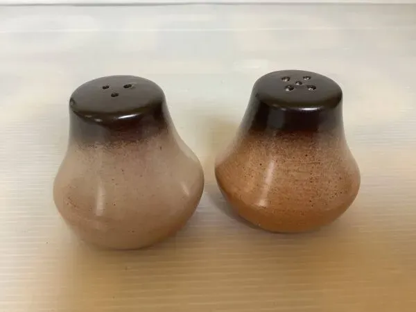 Illustration numéro 2 du produit Sel et poivre céramique marron beige