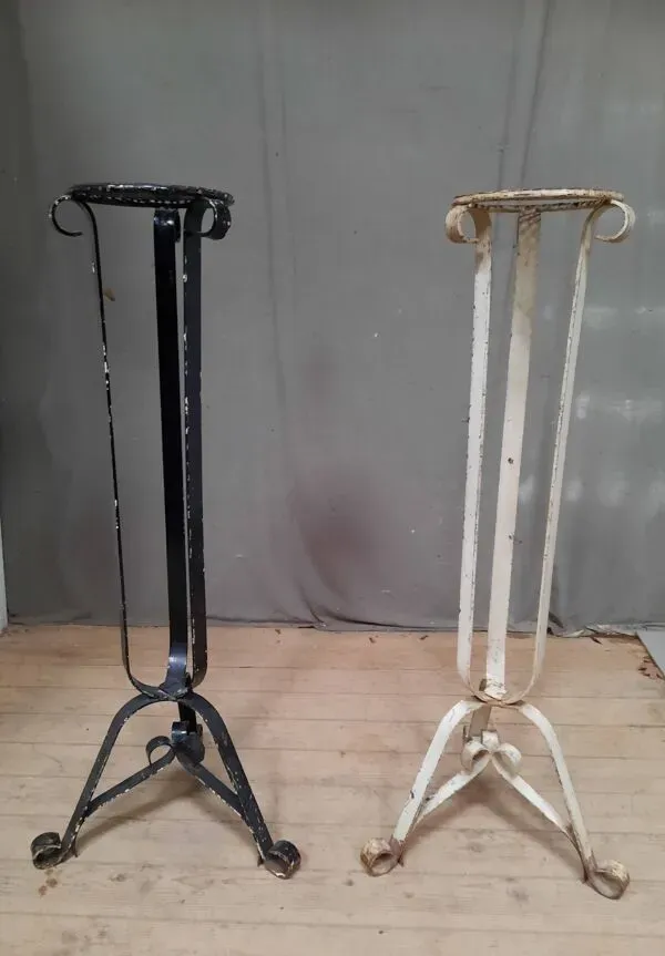 Illustration numéro 2 du produit Paire de selette en fer