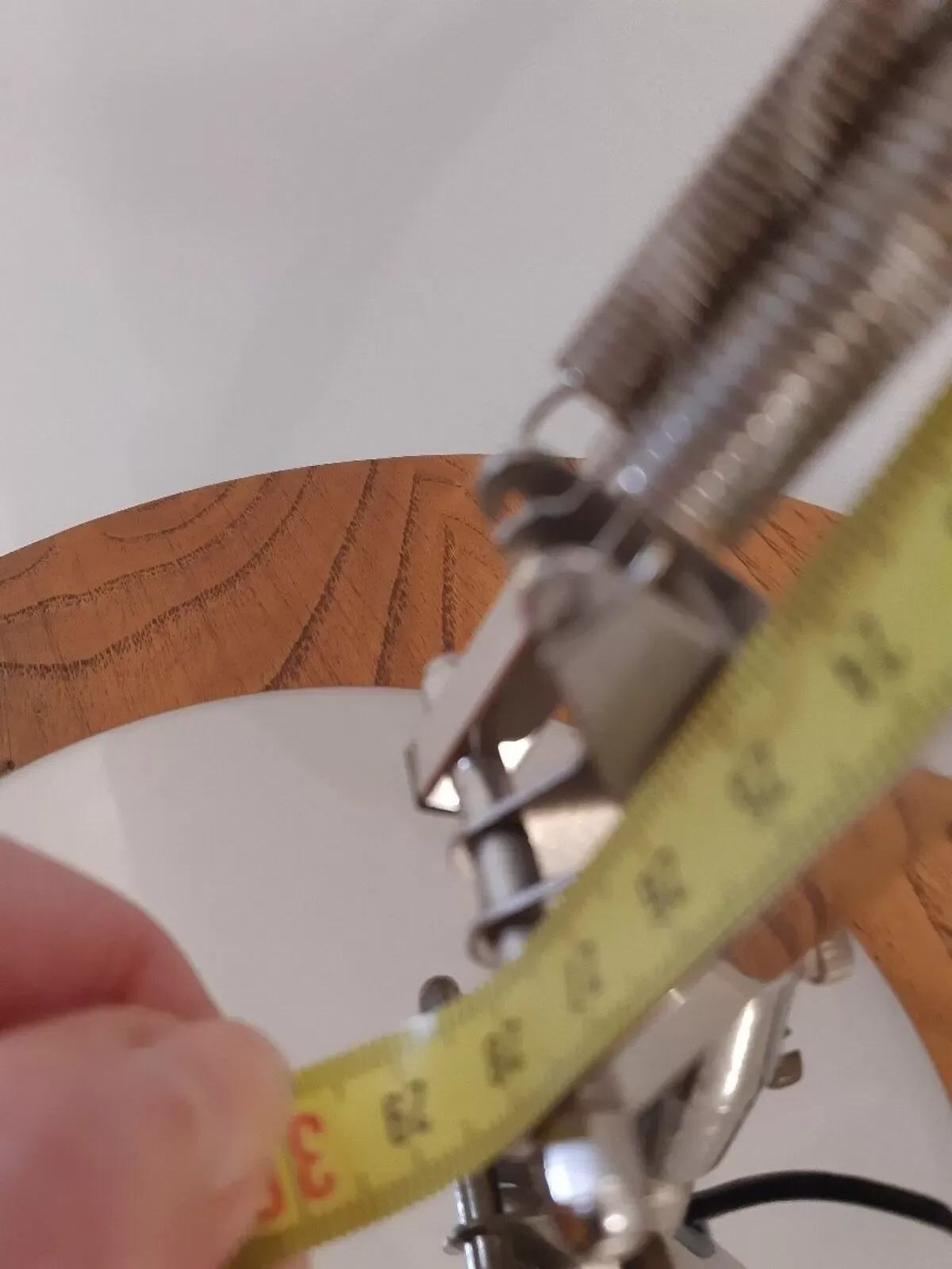 Illustration numéro 2 du produit Lampe design de bureau articulée de style industrielle