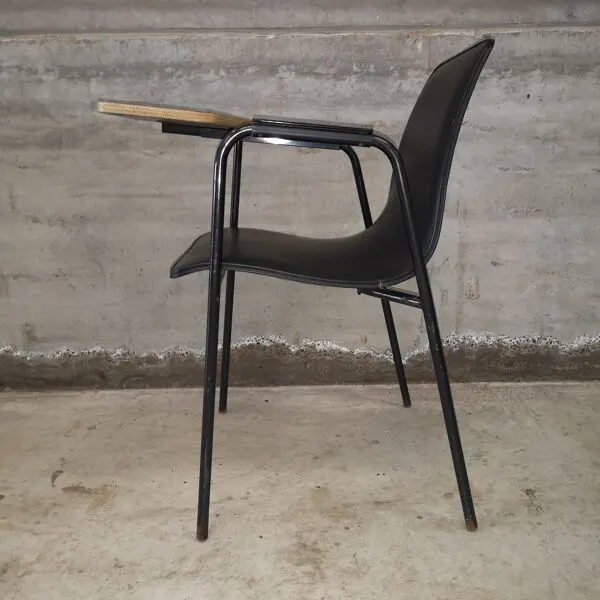 Illustration numéro 2 du produit Chaise d'école vintage 1950 à tablette écritoire – Style Prouvé / Hitier