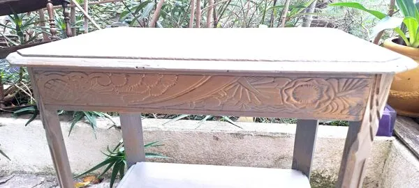 Illustration numéro 2 du produit Table Basse bois  Style Art Déco sculpté décoration intérieur vintage