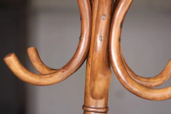 Illustration numéro 2 du produit Porte-manteau