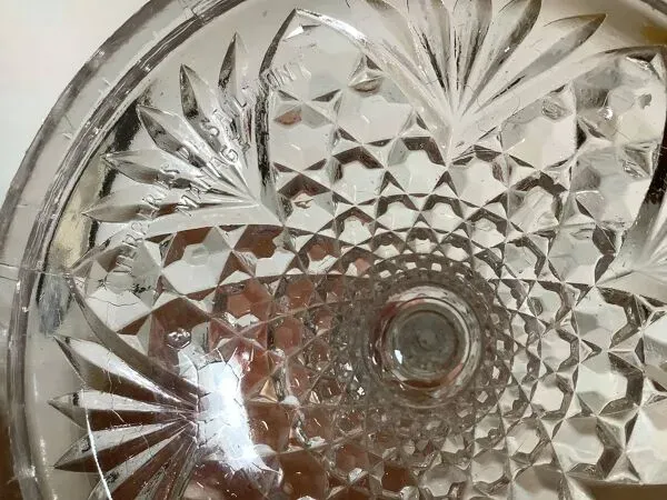 Illustration numéro 2 du produit Ancien bougeoir pointes de diamant verrerie sailmont