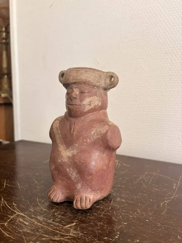 Illustration numéro 2 du produit Sculpture, vase anthropomorphe en terre cuite, Pérou