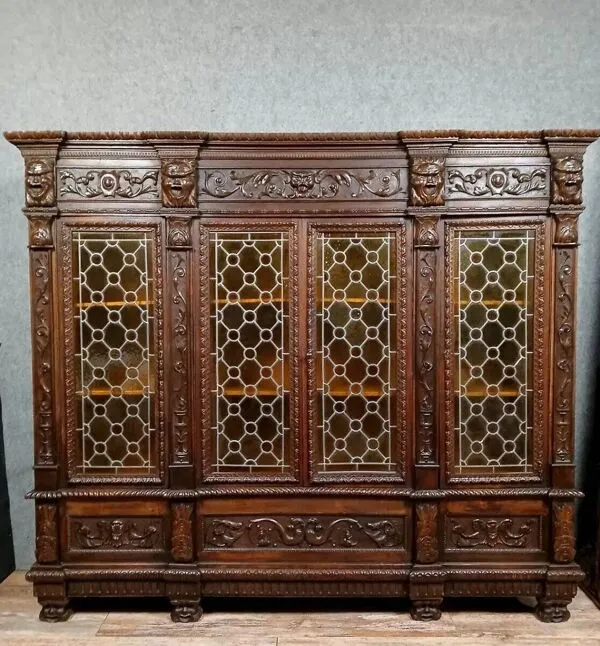 Illustration numéro 2 du produit Bibliothèque de style Renaissance en noyer, vers 1850