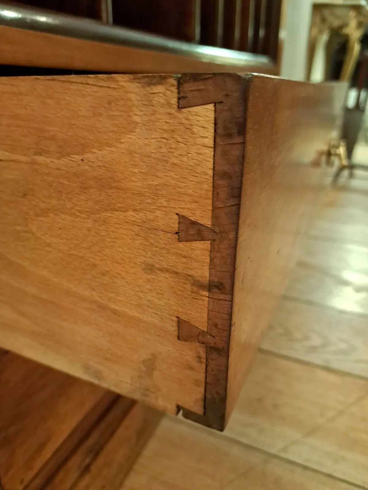 Illustration numéro 2 du produit Meuble de métier écritoire en noyer XIXème