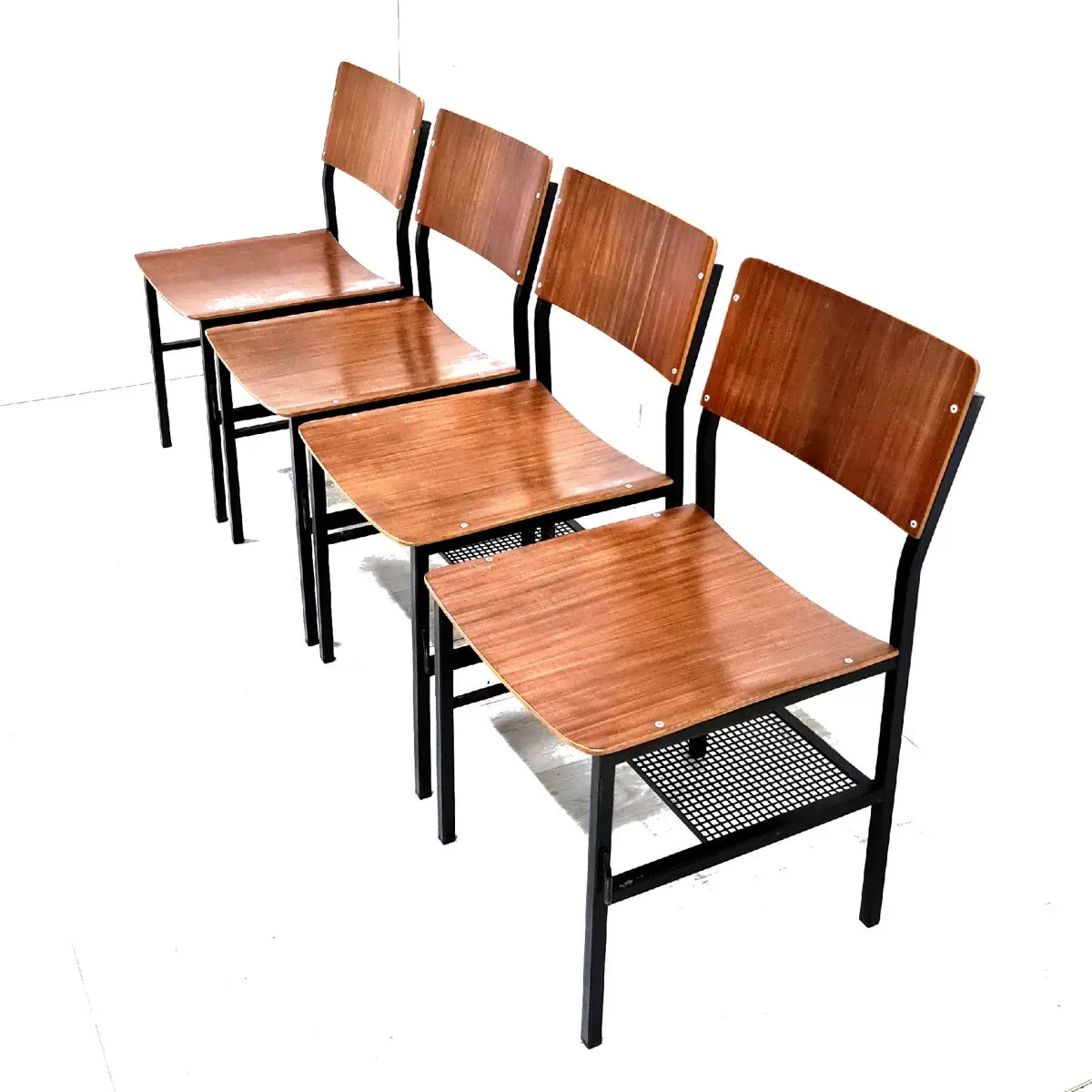 Illustration numéro 2 du produit Ensemble de 4 chaises industrielles, Pays-Bas années 1970