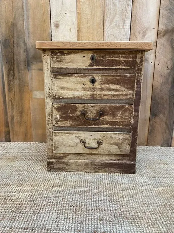 Illustration numéro 2 du produit Meuble de métier ancien