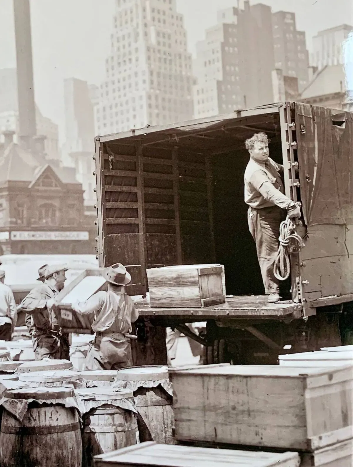 Illustration numéro 2 du produit Plongée dans le cœur industriel de new york par l’œil légendaire de g.parks