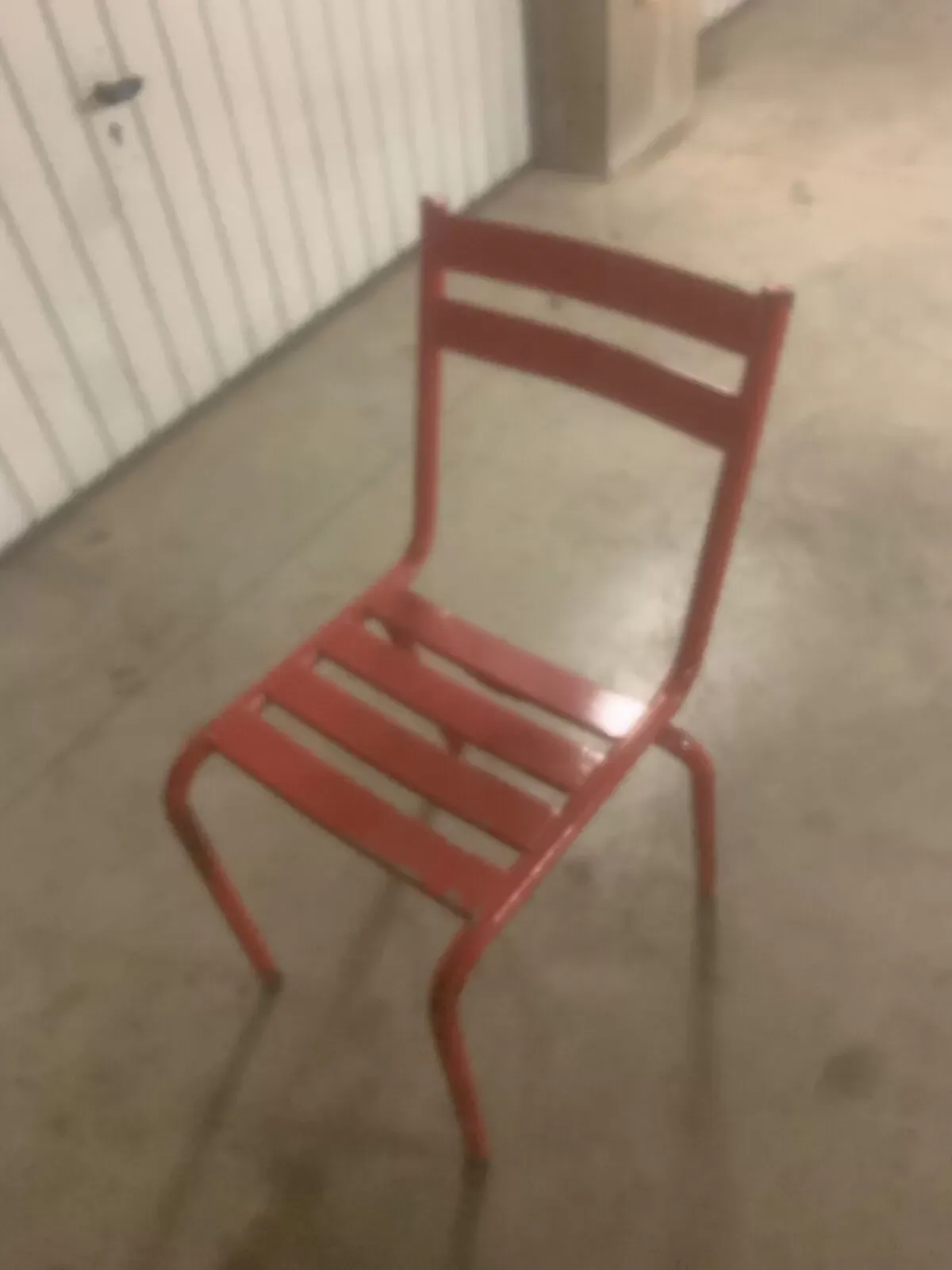 Illustration numéro 2 du produit Chaise